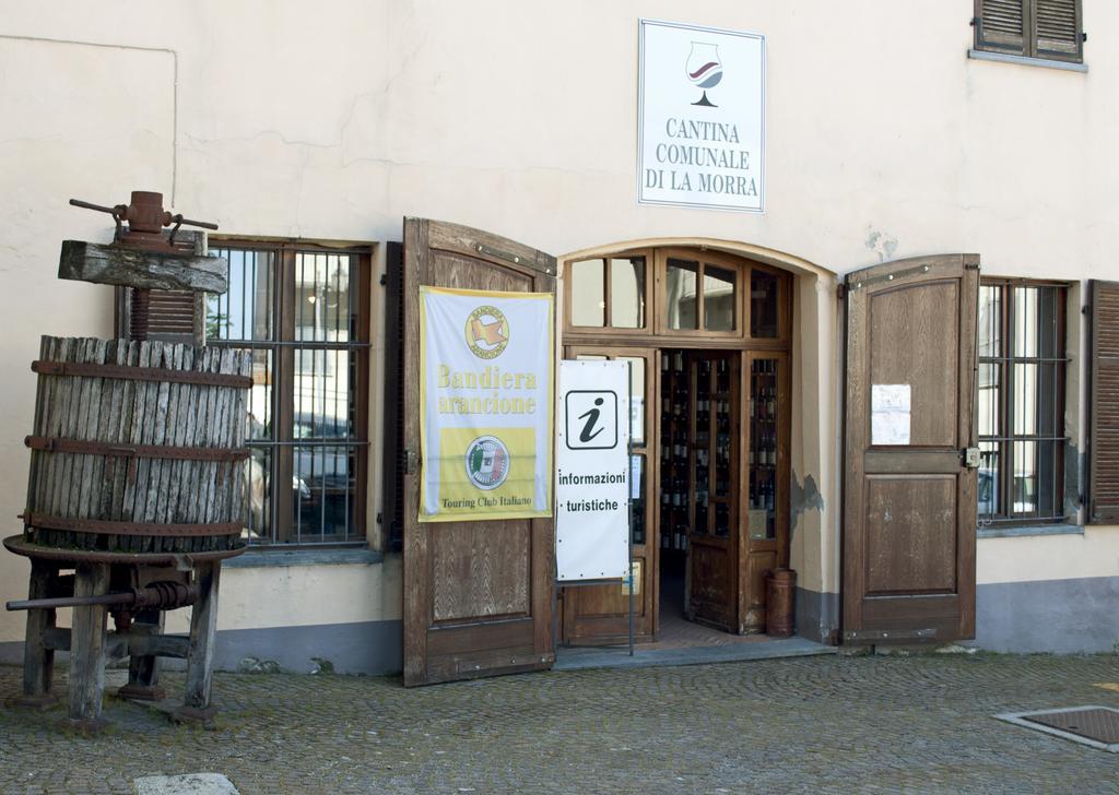 Di-Vinodormire La Morra Exterior foto
